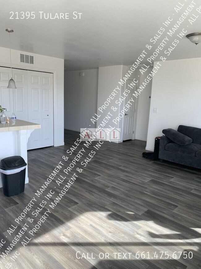 Photo - 21395 Tulare St