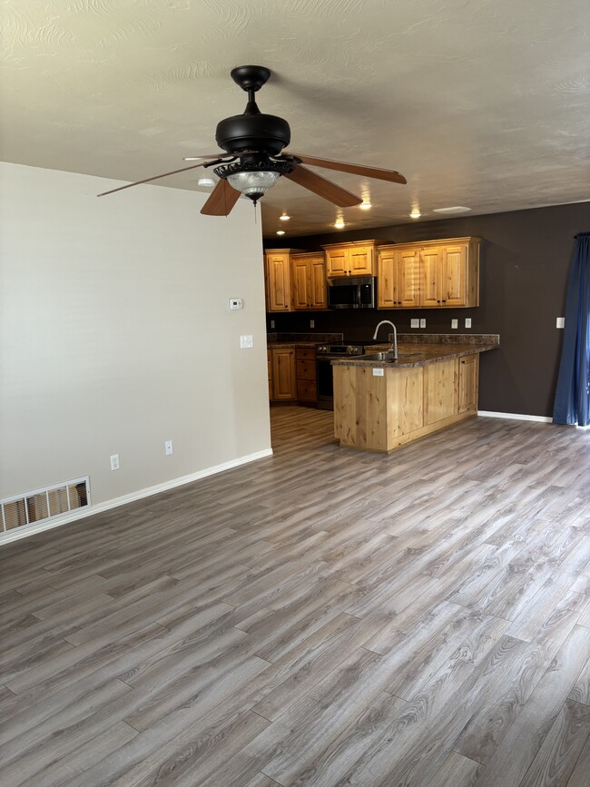 Photo - 2075 Mary Dr