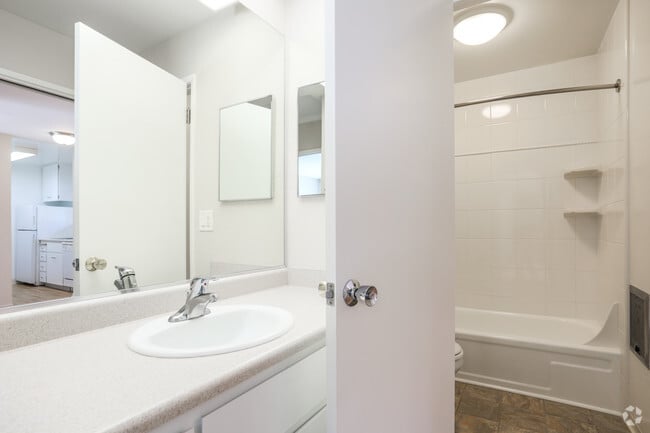 1BR,1BA-702SQ