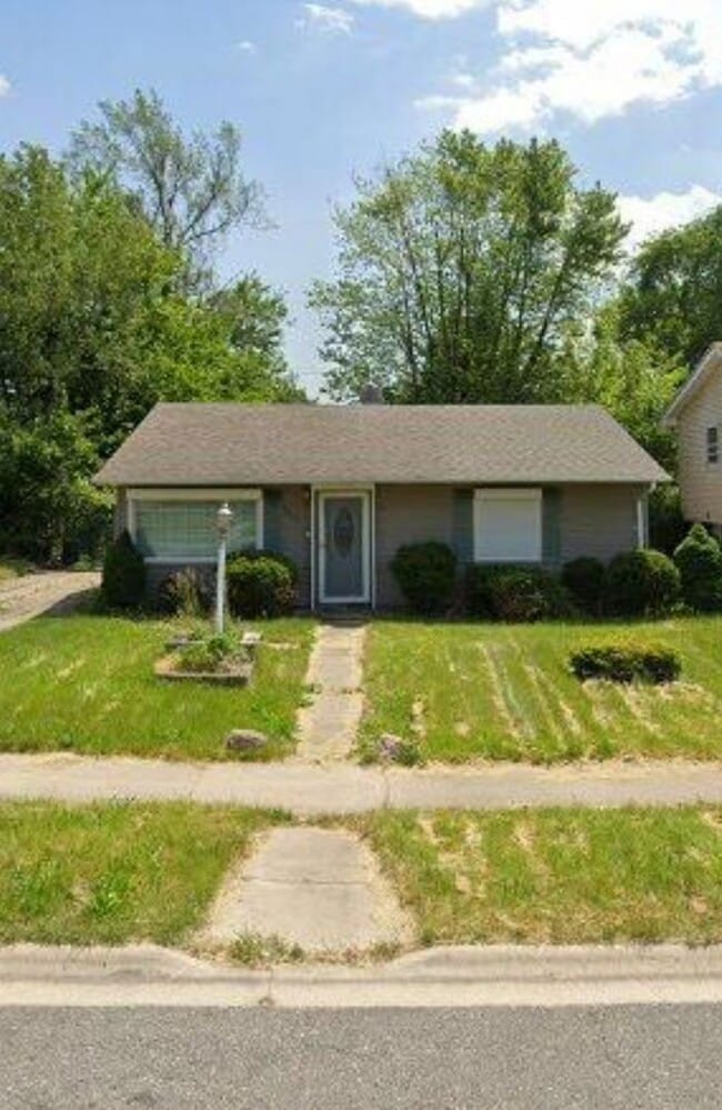 Building Photo - Charming Home on Gary West Side with Garage