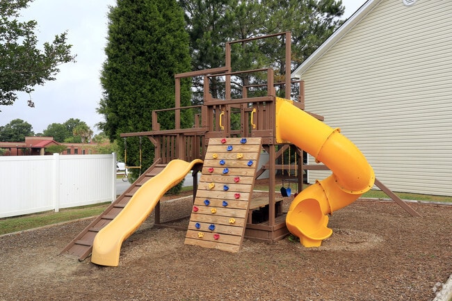 Photo - Devon Pointe Apartments and Townhomes