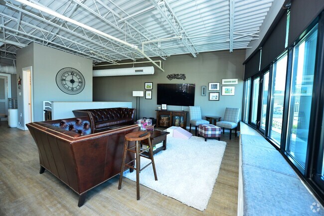 Building Photo - Penthouse in Downtown! Unit 708