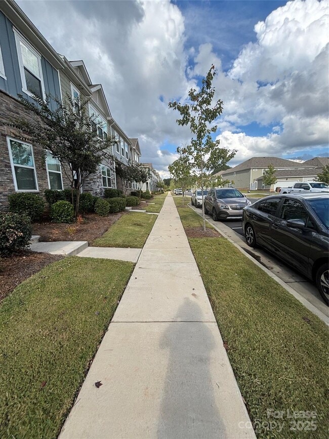 Photo - 414 Sagecroft Ln