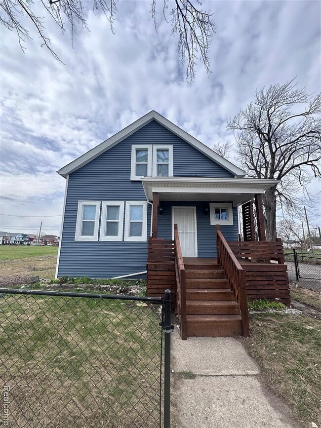 Building Photo - 8857 Charlevoix St Rental