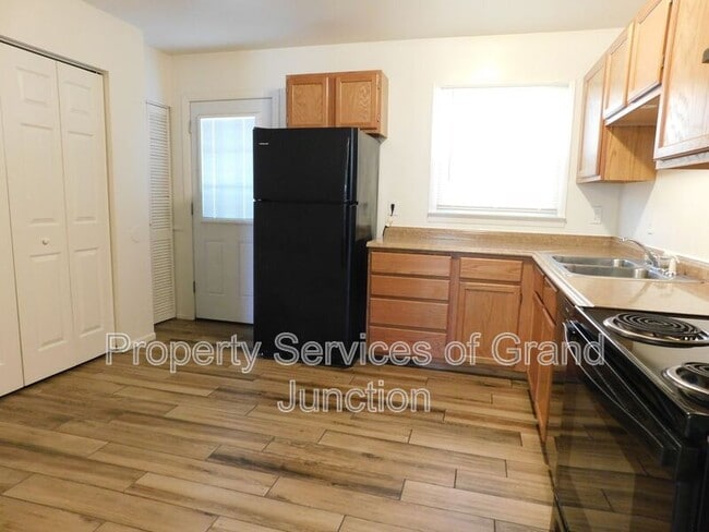 Photo - 2044 Bunting Ave