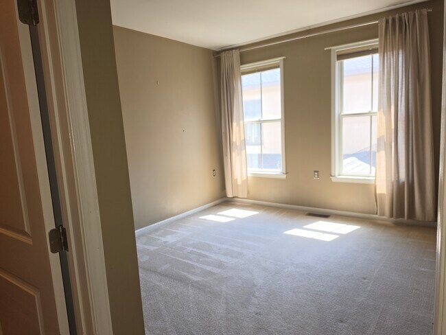 master bedroom w/full bath - 133 N Bread St