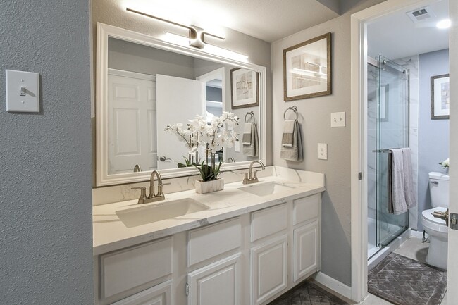 Photo - 7931 Ellinger Ln