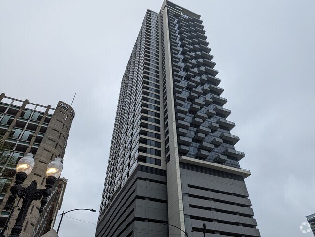 Building Photo - Loft Style 1 Bed, 1 Bath with Balcony and ... Unit 1506