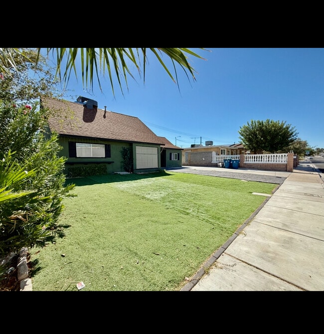 Photo - 2004 Howard Ave