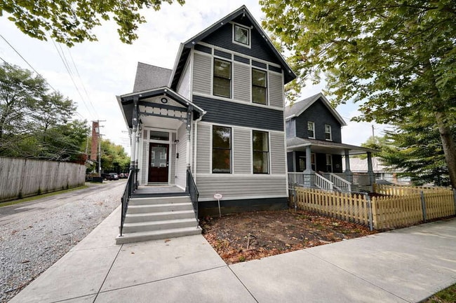 Building Photo - 1966 Randall Rd Unit 3