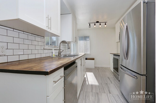 Photo - Charming & Spacious 4-Bedroom Character Ho... Unit House