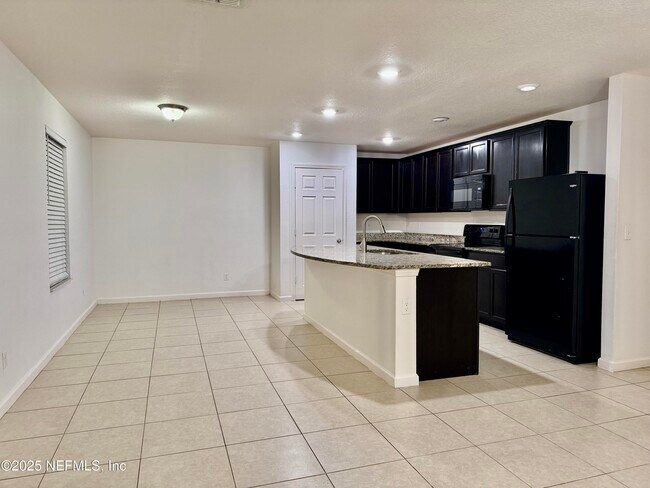 Photo - 8709 Lake George Cir E