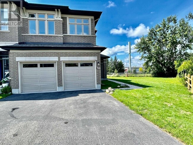 Photo - 798 Carnelian Cres