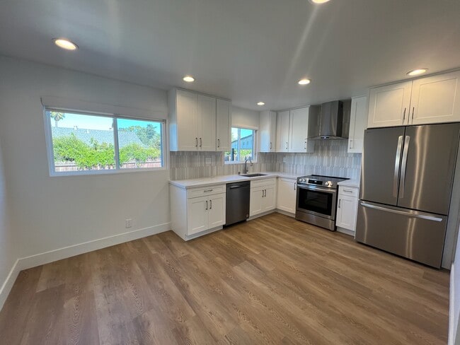 Photo - 21258 Hobert St