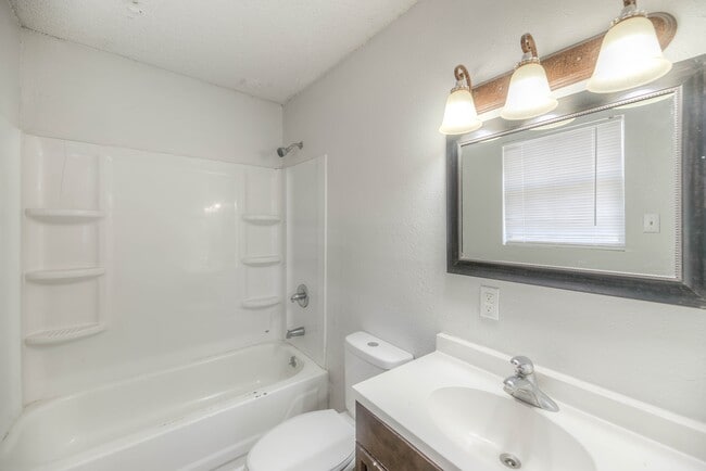 Photo - 346 Pratt Rd