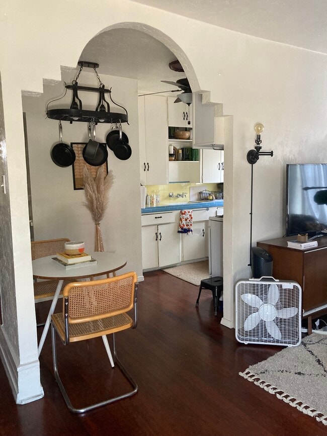 Open Space into Kitchen - 915 25th St Unit 4