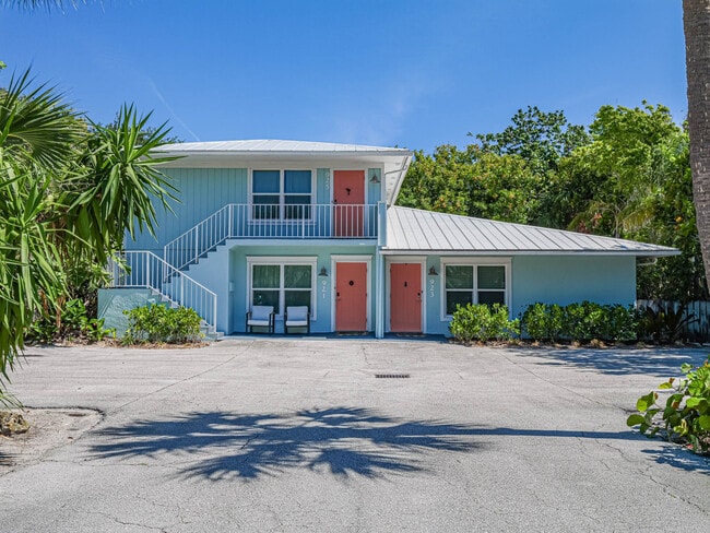 Photo - 925 Coquina Ln