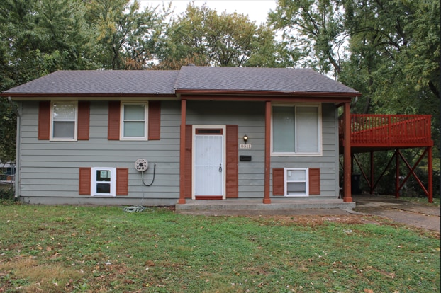 Building Photo - Spacious 4-bedroom, 1.5-bath home located ...