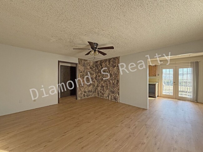 Photo - Spacious 2 Bedroom Duplex with Huge Parklike Backyard!