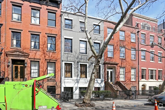 Photo - 119 W 11th St