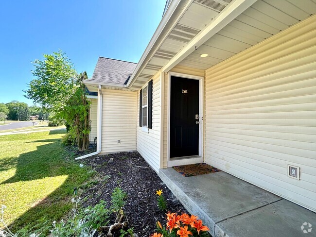 Building Photo - 2103-2105 Kinnrow Ave NW Unit 2103 Rental