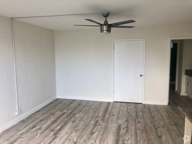 Building Photo - Cozy 1 Bedroom Near UH Unit 304 Rental