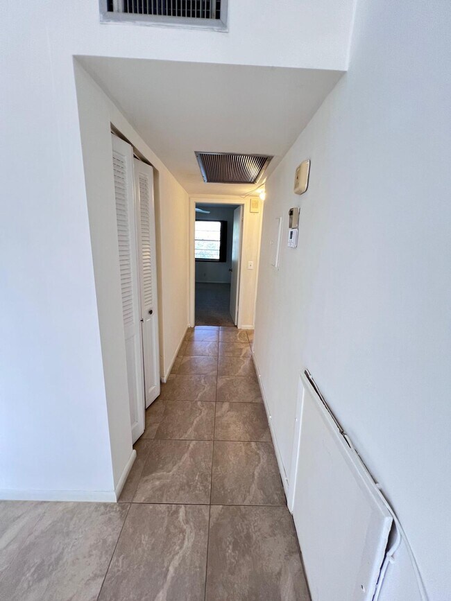 Photo - 3054 Newcastle A