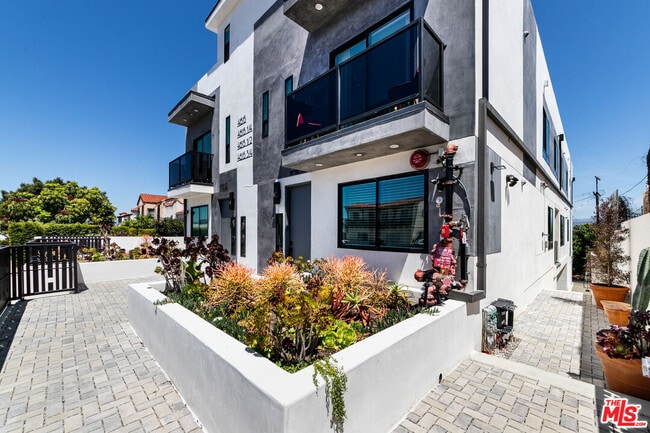 Photo - 4615 St Charles Pl Townhome
