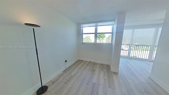 Photo - 9431 SW 4th St Unidad 204-7