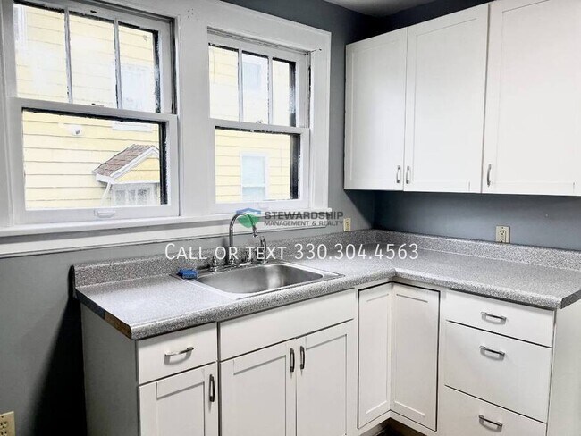 Photo - 1012 Brown St