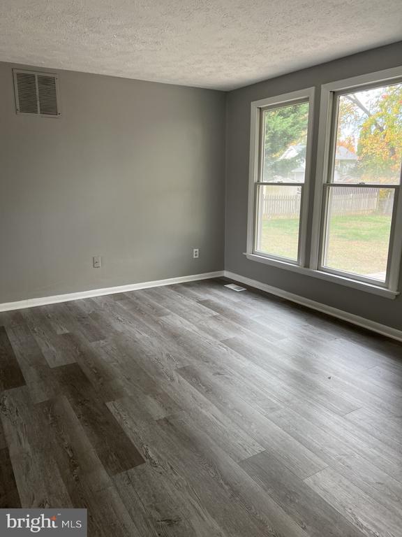 Photo - 620 Yankee Doodle Dr