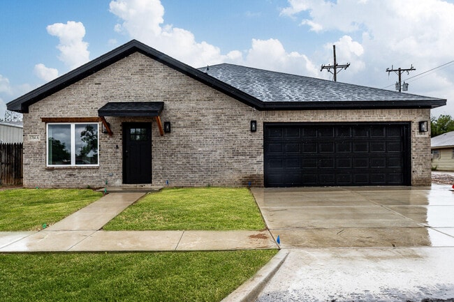 Building Photo - 1704 Elkhart Ave