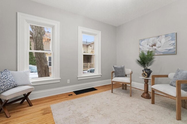 Photo - 820 Jenifer St