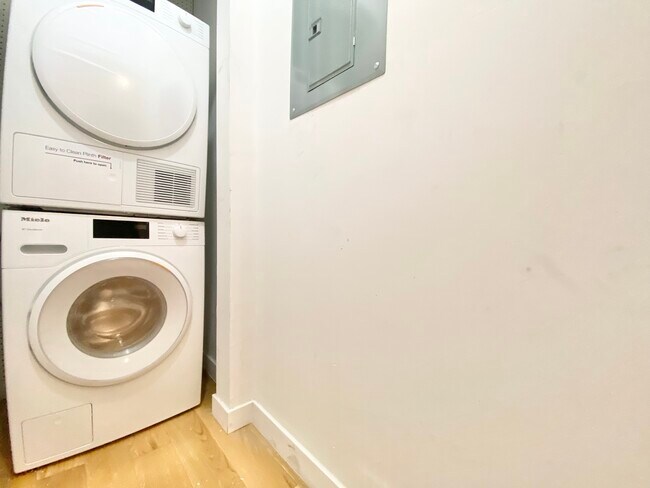 Photo - 1001 Hyperion Ave