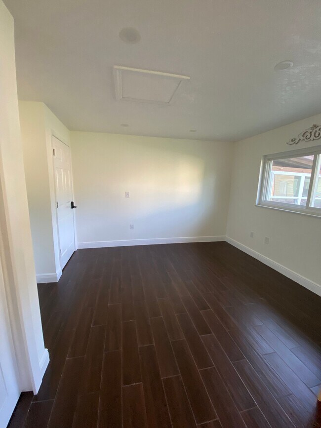 1551 Palm Tree Dr Unit 4