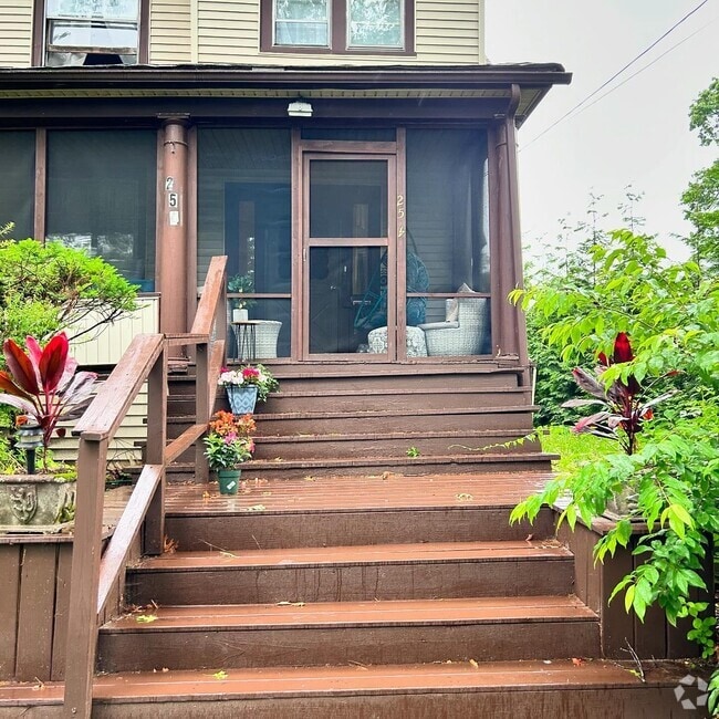 Building Photo - 254 Hempstead Ave Rental