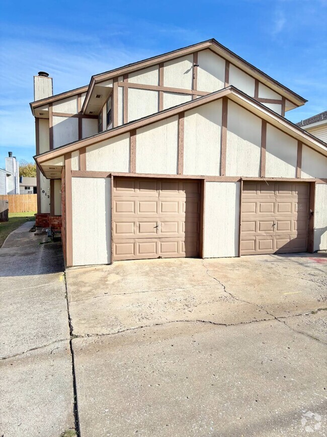 Building Photo - 1012 N Chowning Ave Rental