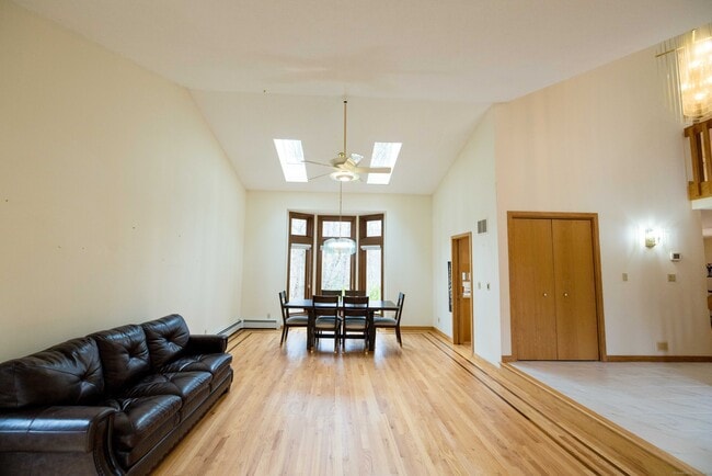 Photo - 18 Clifford Ave