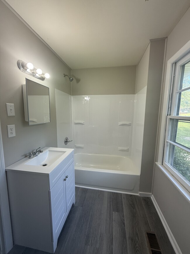 Photo - 505 18th Ave NW