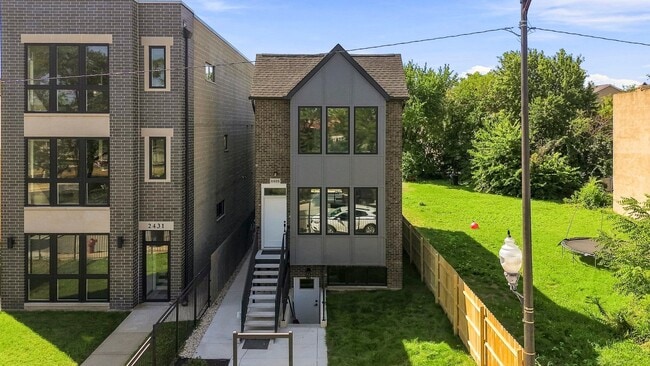 Building Photo - 2435 W Congress Pkwy Unit 1