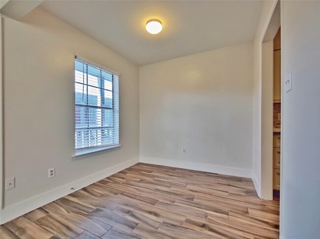 Building Photo - 600 19th St Unit 16