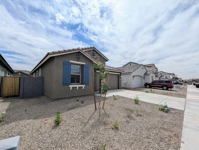 Building Photo - 10163 W Amelia Ave Rental