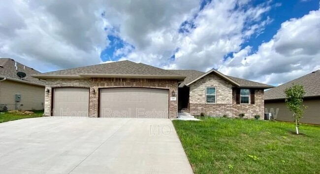 4 Bed | 2 Bath | 3 Car Garage | Nixa High ... - 4 Bed | 2 Bath | 3 Car Garage | Nixa High ... House