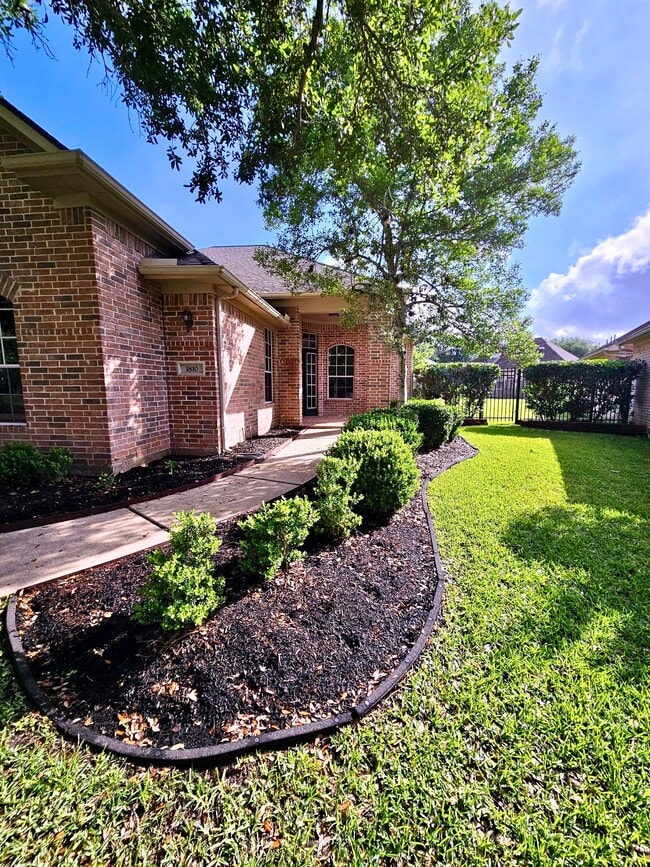 Building Photo - 1810 Rippling Water Ct