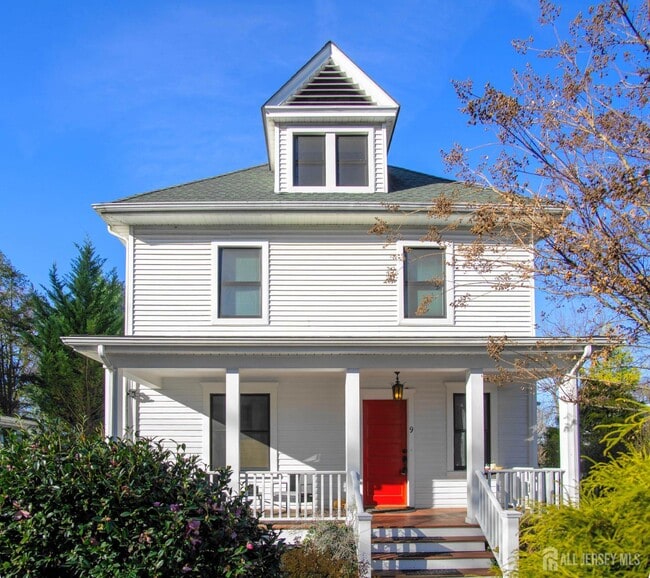 Photo - 9 Academy St