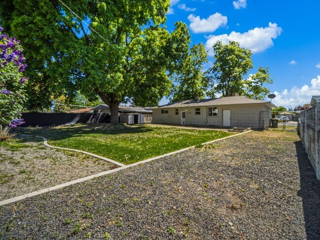 Photo - Warm & Welcoming Home in Spokane – Great Location on W Bismark Ave
