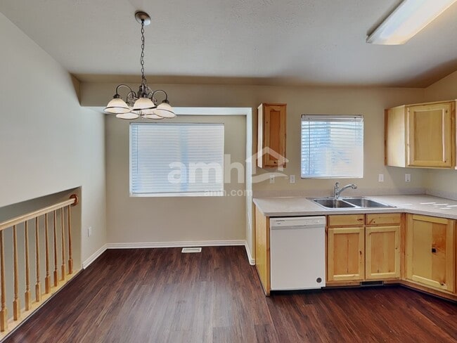 Photo - 1991 W 550 N