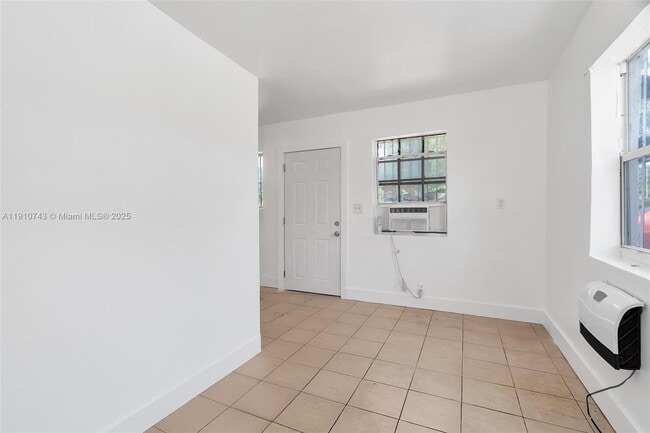 Photo - 2047 Lincoln Ave Unit 1