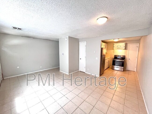 Photo - 813 N Pleasant St Unit Apt E