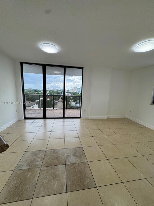 Photo - 2301 SW 27th Ave Unidad 706